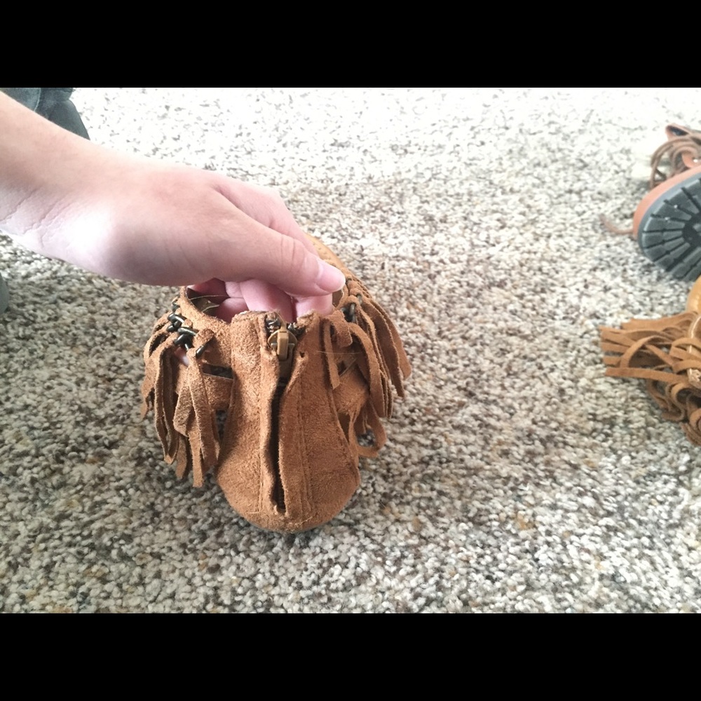 Adorable sandals - Picture 3 of 3